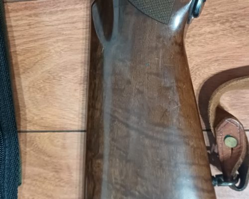 Vendo escopeta repetidora marca bereta , modelo saut con 2 polichok